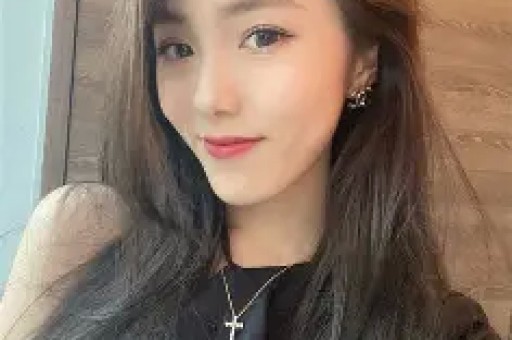 易易紫曝明星翻红后会耍大牌:红了之后就会耍大牌身边有很多 易易紫曝明星翻红后会耍大牌:红了之后就会耍大牌身边有很多