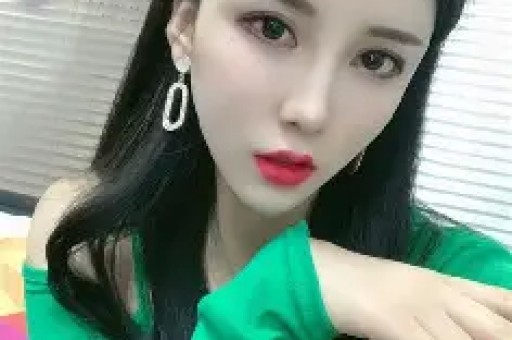 又是婚内出轨？男明星和女演员车内缠绵公共场合出双入对不避讳